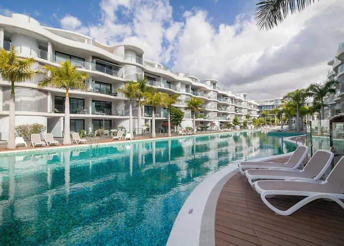 Luxury Avilla Las Olas - Swimming Pool 85M Long - Garage