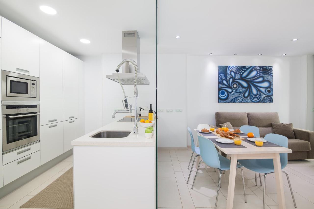 Luxury Avilla Olas - Swimming Pool 85m Long - Garage Apartment *
