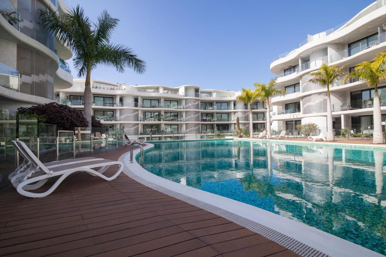 Luxury Avilla Olas - Swimming Pool 85m Long - Garage Apartment