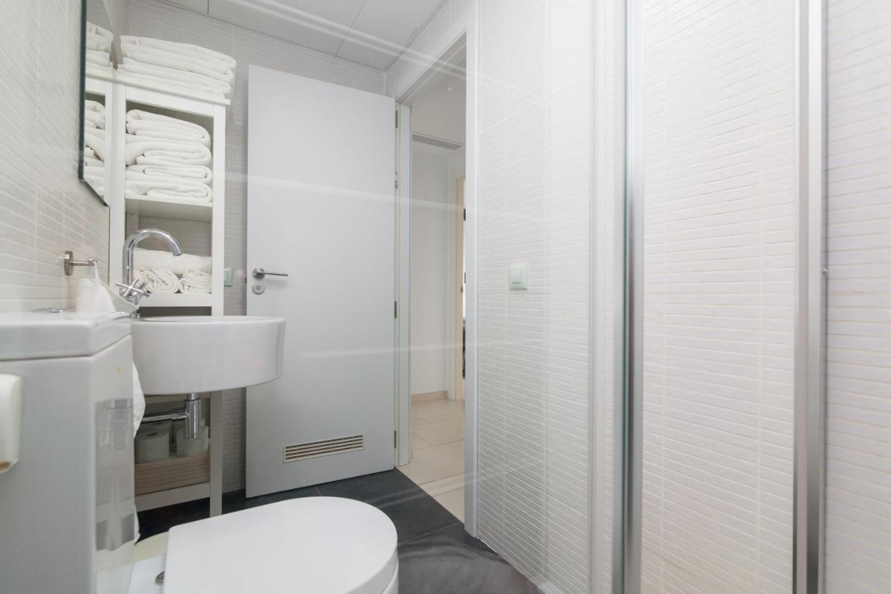 Luxury Avilla Olas - Swimming Pool 85m Long - Garage Apartment *