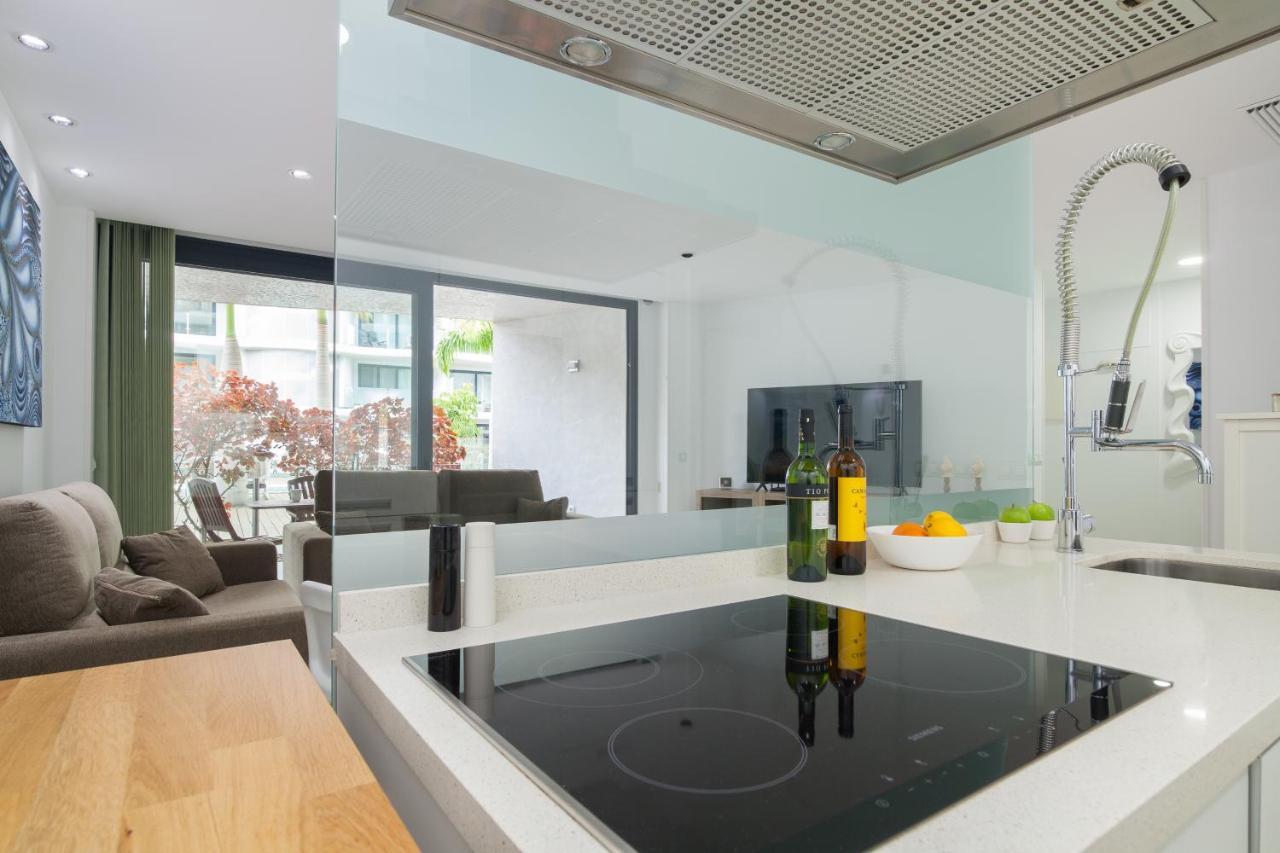 Luxury Avilla Olas - Swimming Pool 85m Long - Garage Apartment