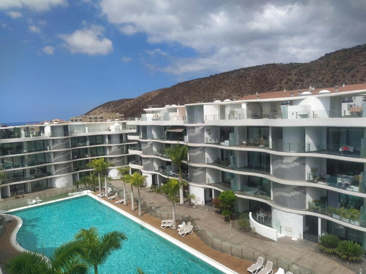 Luxury Avilla Olas - Swimming Pool 85m Long - Garage * Palm-mar